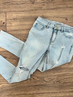Seven7 Weekend Slim Fit Jean Size 6 Distressed Raw Hems 5 Points Wash MY15445PT
